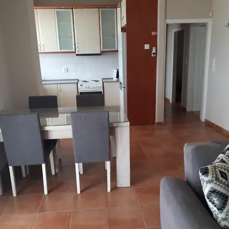 アパート Galini *